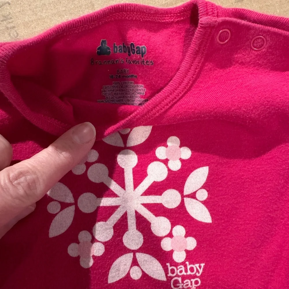 GAP‎ Pink Snowflake Kids Set “Brannans favorites” size 18-24 months
